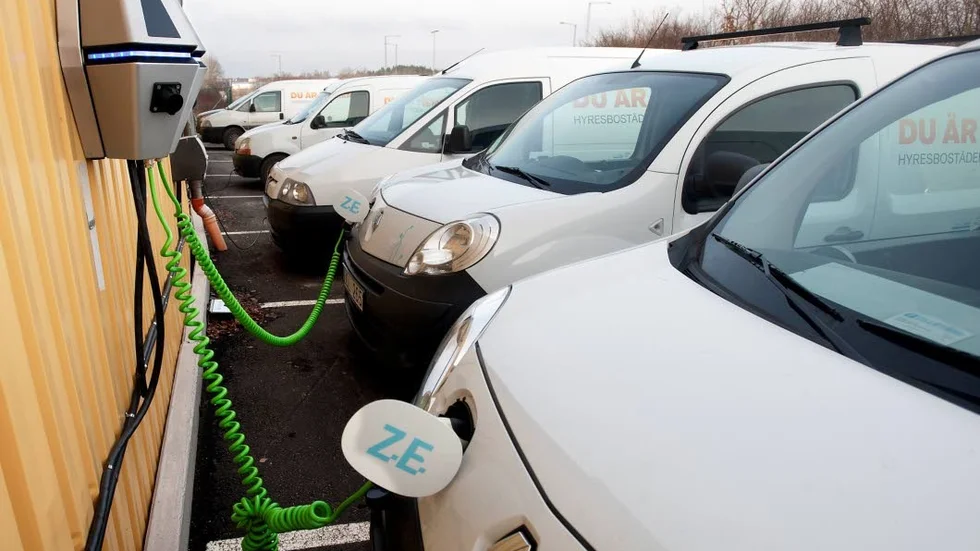 Är detta framtiden? Nej, menar insändarskribenten. Elbilarnas batterier blir för dyra och skadar dessutom miljön.