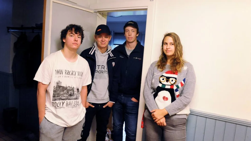 Internat. Theodor Myrenius Krantz, Emil Rydberg, Lucas Björnholm och Danielica Eklind har inga föräldrar i närheten som tar hand om dem. "Vi på internatet blir som en liten familj" säger Danielica.