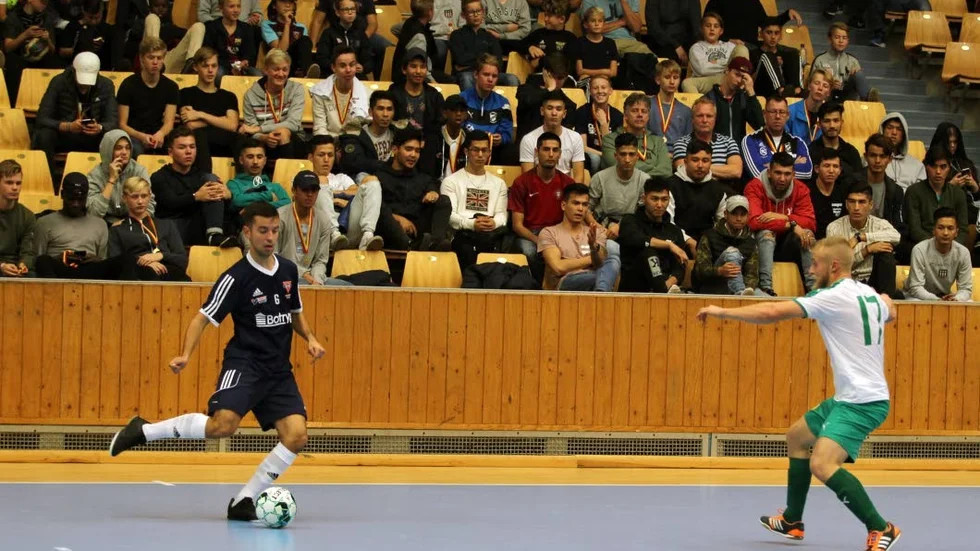 KFUM spelade futsal inför över 600 personer i Linköpings sporthall.