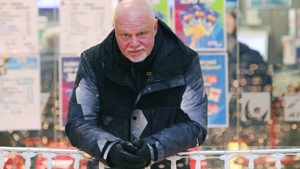 Roger Melin kan sakna hockeyn, men är inte beredd att ta vilket                      tränarjobb som helst. ”Det ska i alla fall inte vara något lag som tagit guld eller gått till final året innan. Jag har svårt att lyckas när spelarna tror för mycket om sig själva och måste tas ned på jorden. Då är jag bättre i klubbar som haft det tufft”, säger han.
