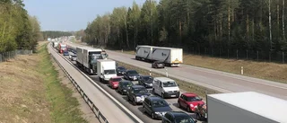 Långa köer efter kökrock på E4