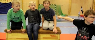 Bowling med två meter höga käglor