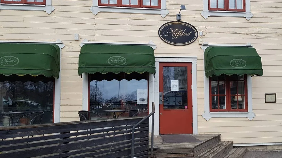 Nu har fastighetsägaren köpt fiket, men vem som ska driva det är inte klart än.
