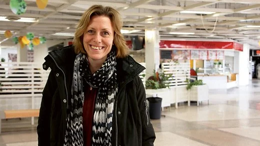 Lena Åkesson är delaktig i ett nätverk som varje år uppmärksammar internationella kvinnodagen. I år kommer dagen spenderas i Skäggetorp centrum med olika aktiviteter.