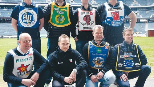 På tisdagen samlades företrädare för de åtta elitserielagen på Friends Arena i Solna. Övre raden fr. v: Fredrik Staaf (Elit Vetlanda), Anders Fröjd (Hammarby), Dalle Andersson Bäckström (Indianerna), Peter Jansson (Vargarna). Nedre raden fr. v: Mikael Karlsson (Dackarna), Jimmy Jansson (Ikaros Smederna), Patrik Hag (Västervik) och Stefan Andersson (Piraterna). Foto: Linus Johansson