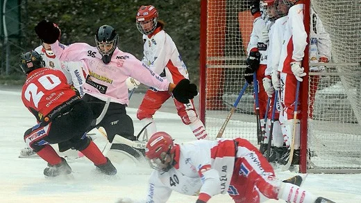 Tjust pressade rejält mot Målilla men försvaret med målvakten Niels-August Corneliussen stod emot och laget lyckades vända och vinna derbyt med 4-3 till slut.