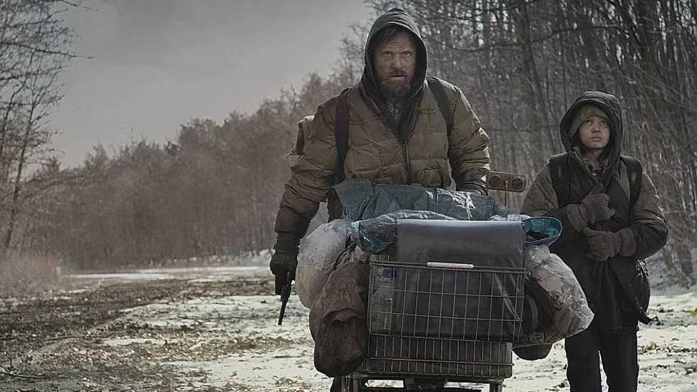 Viggo Mortensen och Kodi Smit-McPhee imponerar i regissören John Hillcoats filmatisering av Cormac McCarthys roman "Vägen" .Foto: MACALL POLAY