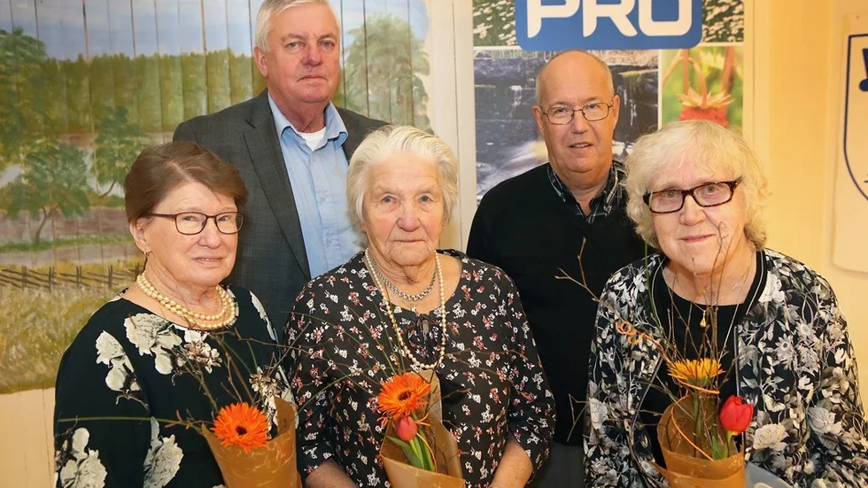 Från vänster, Ulla Nilsson, Bertil Axelsson, Majken Carlsson, Gert Persson och Marianne Olsson. Sune Hjelm var inte närvarande. Foto: Roelof Stroetinga