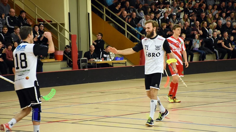 Tack - men nej tack. Det är svaret som Jesper Alm ger till alla VIBK-fans. Han stannar i Linköping.