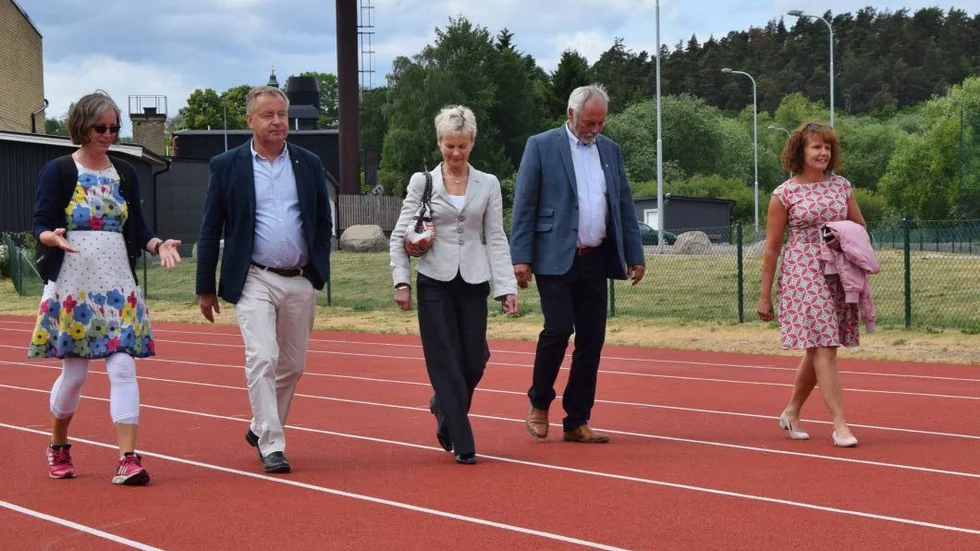 Sällskapet under en walk'n talk på väg till Värgårdsudde.