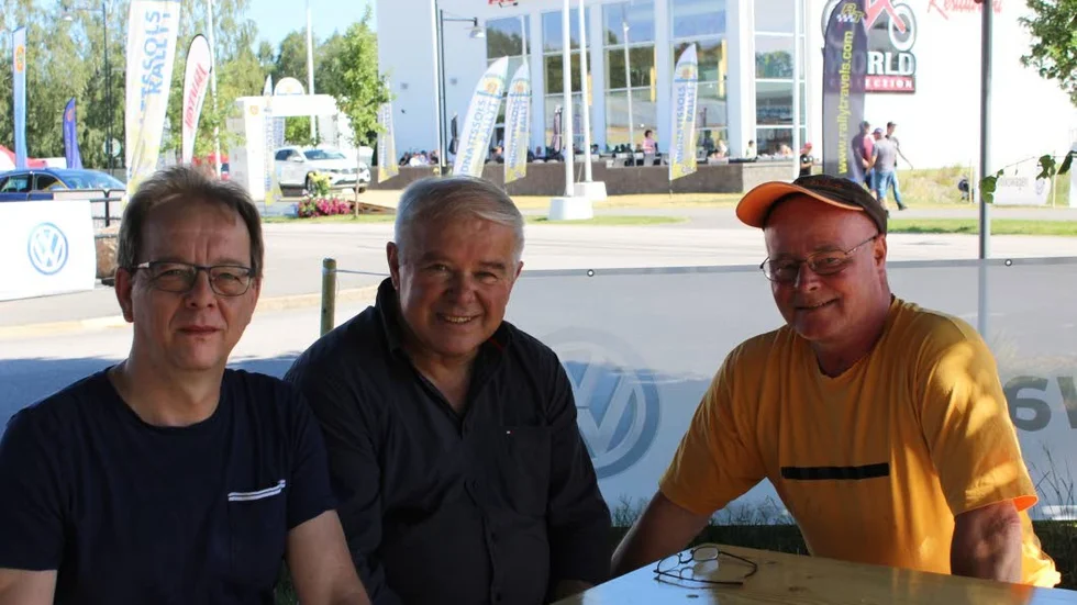 Kartläsaren Anders Stüker, föraren Erwin Reineke och mekanikern Guido Pawlak tycker det är minst lika viktigt att umgås med vänner och ha det roligt, som att göra ett bra resultat i tävlingen.