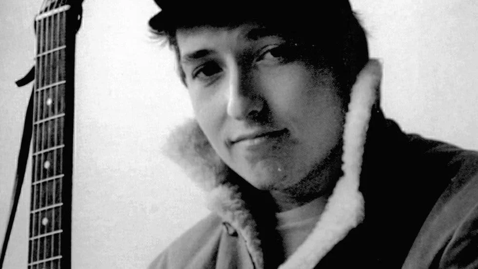 60-talsikon. Bob Dylan föddes 1941 och slog igenom som protest- och folksångare i början av 1960-talet.