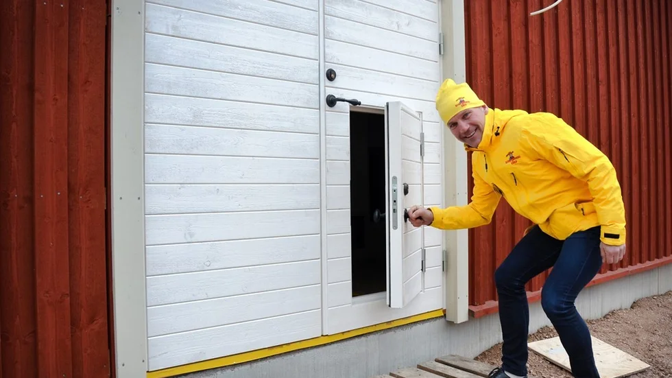 Vd Jocke Johansson i ”Den lilla staden”, där många bokat boende i sommar. Byggandet av etapp två är redan igång. Foto: Jenn Hultberg
