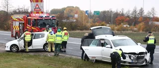 Larm om trafikolycka med flera fordon