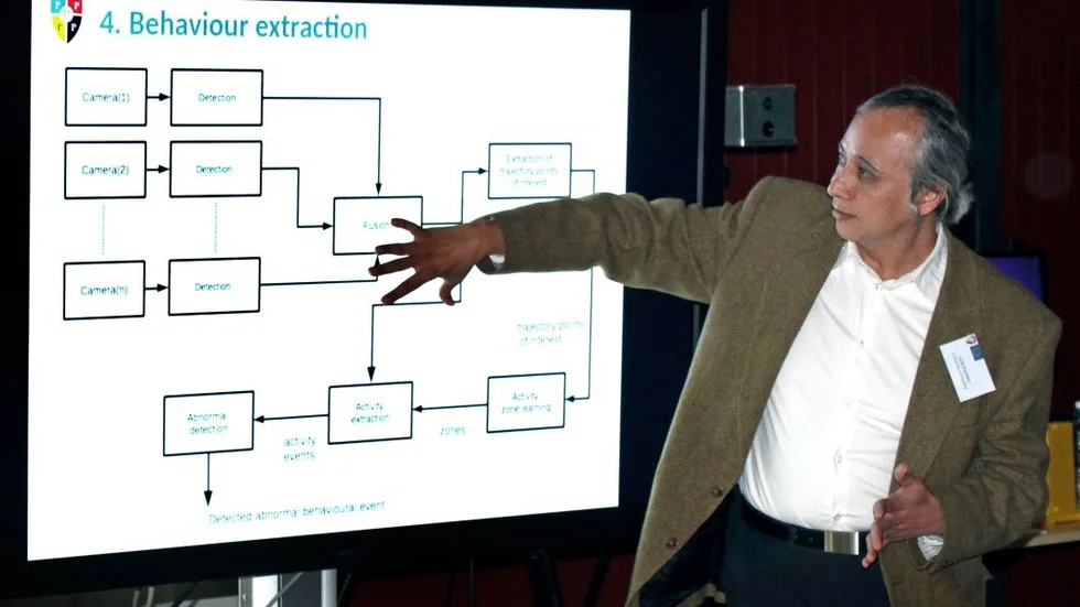 Beteenden. Luis Patino, forskare vid University of Reading i England, beskriver hur ett smart dataprogram kan lära sig rörelsemönster på en plats.