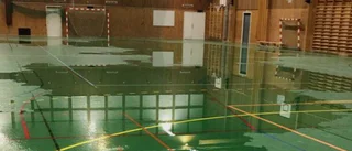 Larm om vattenskada i gymnastikhall
