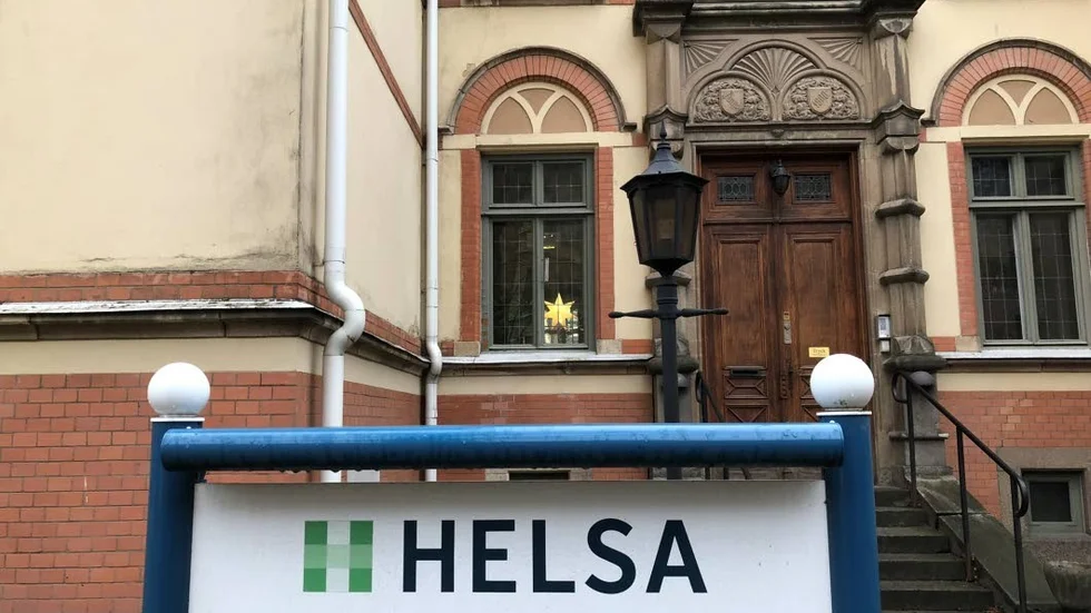 Oklart. Skribenten undrar vad som ska bli bättre när Helsa specialistvård stänger.