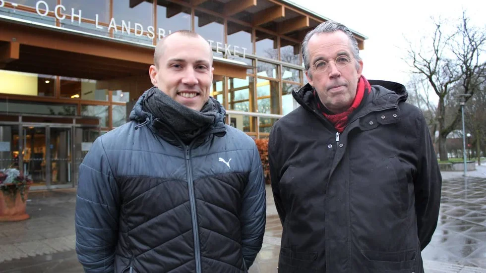 Bokrea. Johan Hagesund och Jan Holmbom arrangerar en regional bokrea på bibloteket i Linköping.