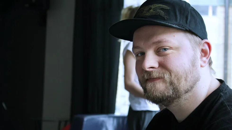 Övernattning. "Det har inte blivit jättemycket sömn egentligen", säger Bobbo Ekberg som jobbar på fritidsgården i Kisa.