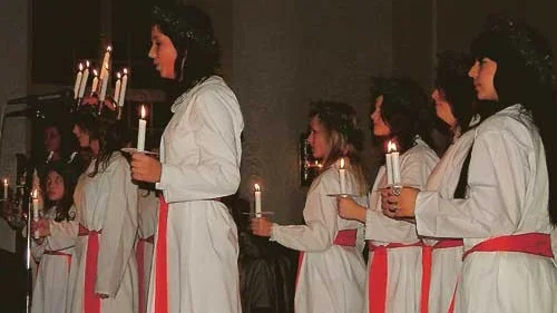 Matilda Johansson sjöng solo på Luciakröningen.