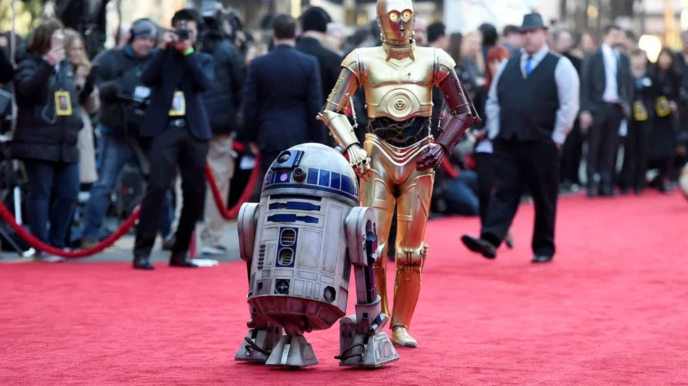 R2-D2 och C-3PO är de enda karaktärerna som ska vara med i alla "Star wars"-filmer, sade George Lucas en gång. Hittills har det stämt. Men är de med i "Solo"?