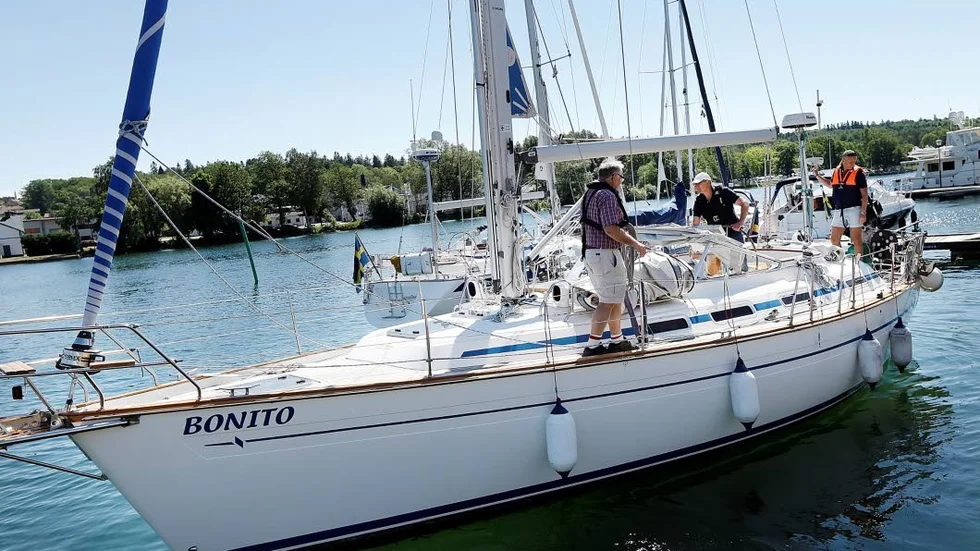 Segelbåten som trion färdas på heter "Bonito". Resan lär pågå i över två månader.