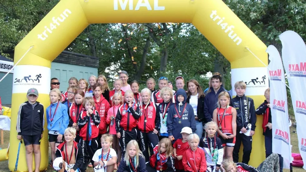 Deltagarna samlade efter målgång.