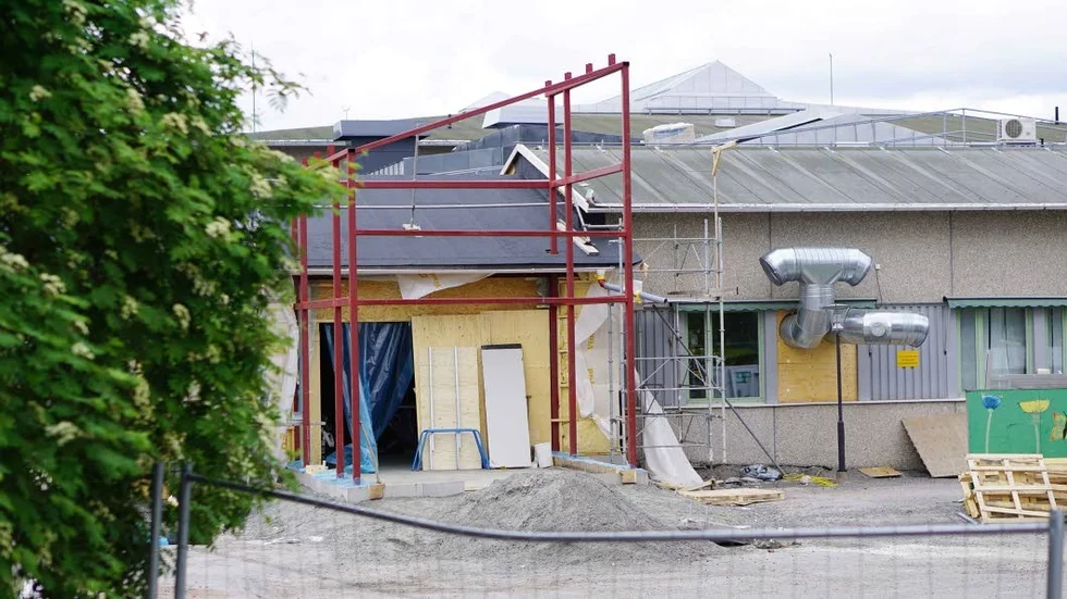 Just nu är Västerviks gymnasium en byggarbetsplats. När ombyggnaden är klar ska skolan ha fått en ny huvudentré som är gemensam för skolans alla delar.