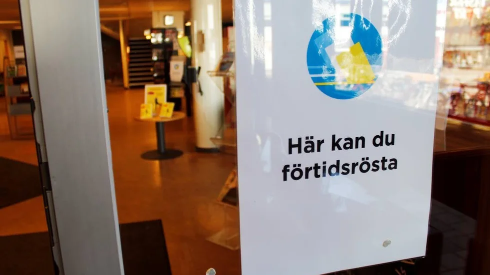 På Stadsbiblioteket i Västervik är förtidsröstningen i full gång.