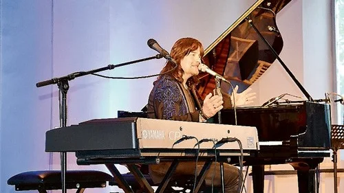 Med sitt fantastiska pianospel och kontakt med publiken mellan låtarna skapade Robert Wells en magisk kväll Virserums kyrka i tisdags.
