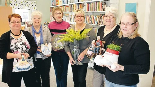 Här är utställarna. Fr v Annica Westerling, Berit Andersson, Gunilla Ljungberg, Elisabeth Pihl, Gunnel Dalesjö och Kerstin Karlsson.