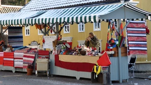 Vid lilla staden fanns flertalet knallar.