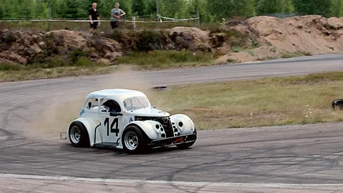 Legend cars kallas de små, ensitsiga bilarna, som går förvånansvärt fort.