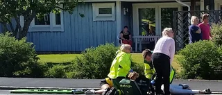 BLÅLJUS: Två skadade i olycka mellan moped och personbil