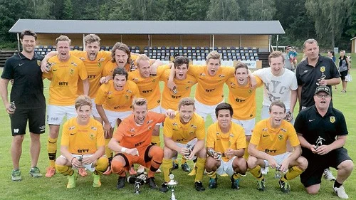 Segerleenden. Kisa BK plockade hem sin egen pokal i lördags. Efter 2-1 mot Gullringen i semifinalen och 1-0 mot Vimmerby i finalen kunde de fira pokaltriumfen.