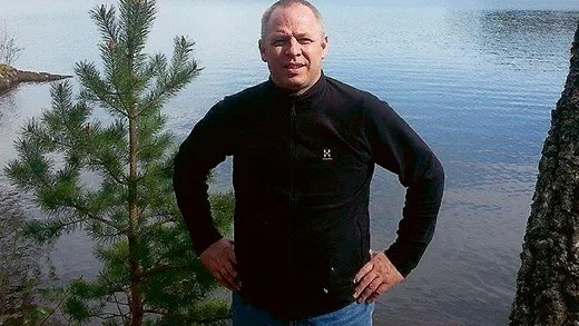 Långsjöns sak är hans. Tino Åberg, som länge slagits för Yxern, tänker också slåssför Långsjön, som Tekniska verken, helt lagligt, dränerar på vatten.