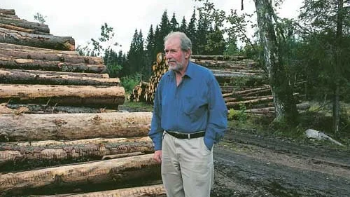 Den gångna sommaren har inte varit rolig för Bernt Jonsson i Virserum, då han tvingats avverka 500 kubikmeter virke efter att hans marker angripits av granbarkborren. Foto: Per-Olof Paulsson