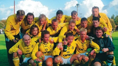 Jimmy Bexell,Anes Brkovic,Christoffer Persson,Richard Krook,Marcus Blomberg,Lars Simonsson,Emil Blixt,Andreas Holm,Jonas Lönning,David Laine,Magnus Johansson,Johnny Johansson,Linus Lindblom,Jarkko Simonsson,Christian Simonsson och Richard Krook förde i går upp Kisa BK till trean. Foto: Lars-Göran Bexell