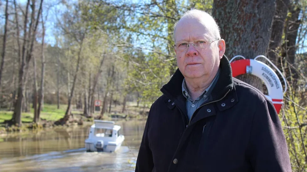 Slammar igen. Storån blir grundare och grundare och det beror både på naturliga orsaker och på att många kör för fort, menar Örjan Johansson, ordförande i båtklubben.