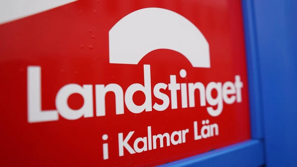 I dag har vården i Kalmar län inte tillgång till en fast ambulanshelikopter. Nu utreds ett samarbete med grannlänen Östergötland och Jönköping.