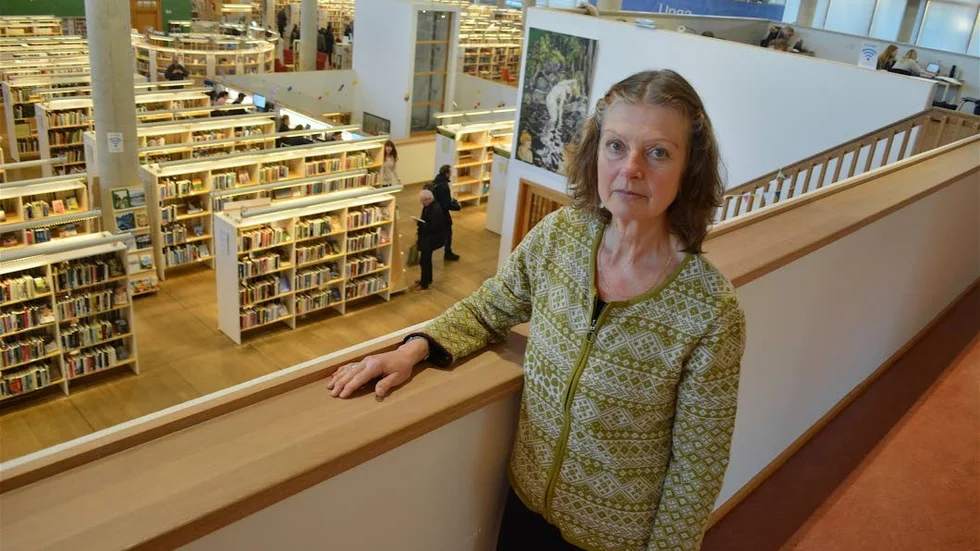 Mitt i bokskogen. Helena Agnemar är sedan lite mer än tre år utvecklingsledare för Götabiblioteken, vilket betyder alla Östergötlands bibliotek. På torsdag fyller hon 60 år.