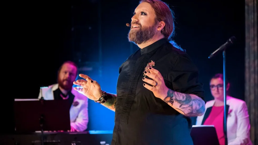 Storsångare. Rickard Söderberg är ute på sin första egna turné och bjuder på en blandning av varm Pride-aktivism och skönsång.