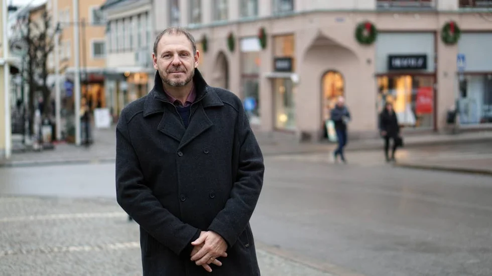 – Det här med att vi har en ojämlik skola är ett av de mest angelägna skolproblemen vi har idag enligt mig, säger Tomas Kronståhl (S).
