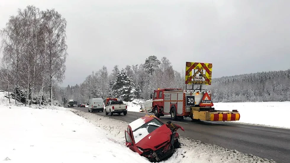 KROCK. När bägaren kom till olycksplatsen på rv 50 innanför Närkegränsen visade det sig handla om två bilar som krockat
