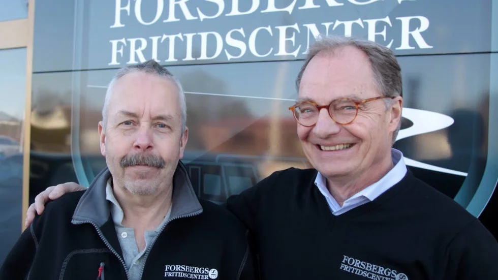 Säljsugna. Henrik Mård och Peter Östlund på Forsbergs fritidscenter som har premiär i Mantorp i helgen.
