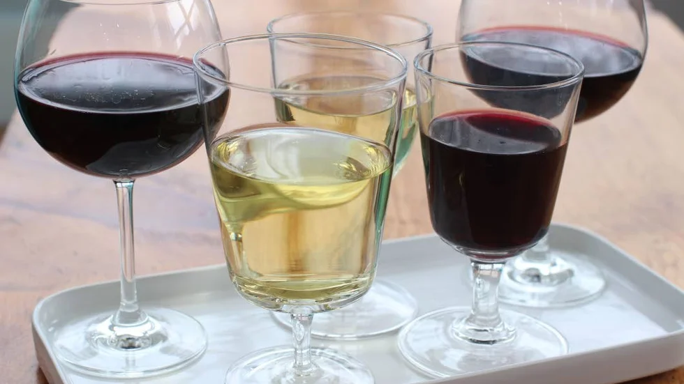 Krävs balans. Även ekonomin måste vara i ordning för den som ska få ett tillstånd att servera alkohol, enligt lagens krav.