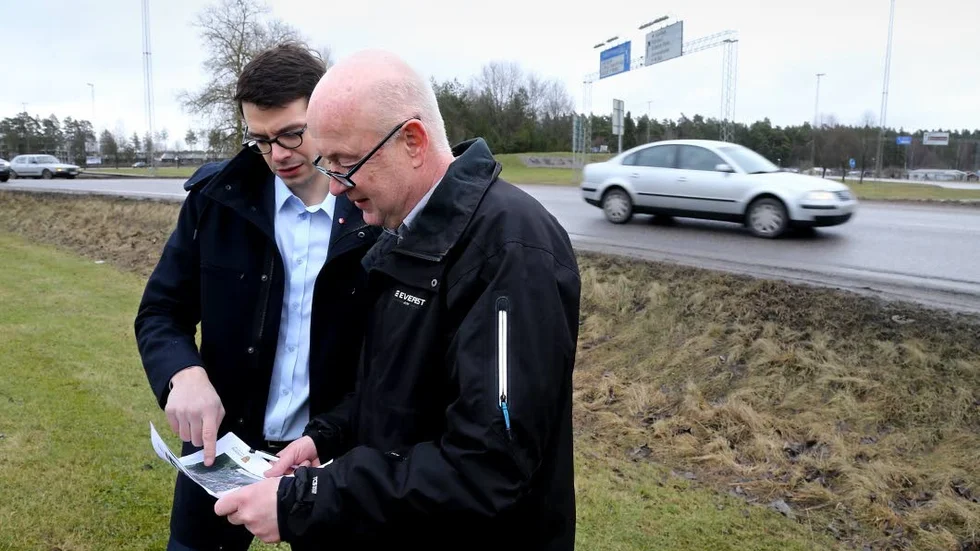 Elias Aguirre, ordförande i samhällsbyggnadsnämnden (S) och Bill Eriksson, exploateringschef Linköpings kommun.