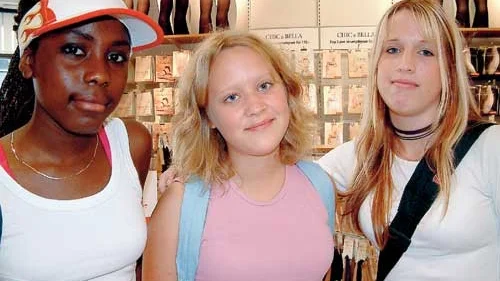 "Kul att testa", tycker 16-åriga trion Amanda Luembe, Tina Lingefjord och Jenny Karlsson som åkt från Hultsfred till supermodell-uttagningen.
