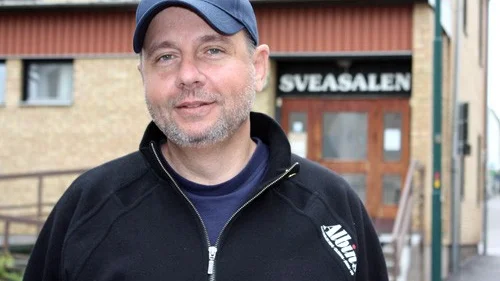 Mikael Miettinen är glad över att han kommit tillbaka till arbetslivet igen. Detta tack vare det tekniska och pedagogiska stöd han fått genom Arbetsförmedlingen.