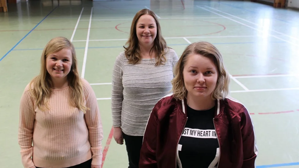 Marina Tapper, Frida Karlander och Jessica Simonsson behövde ett projekt – resultatet blev ett loppisprojekt där allt överskott går till Barncancerfonden.